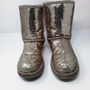 Womens Ugg Australia sequin boot Size 8 lining made with genuine sheepskin